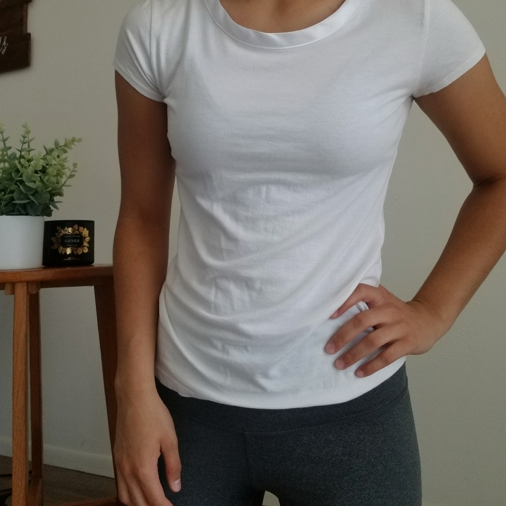 🖤White Banana Republic Tee